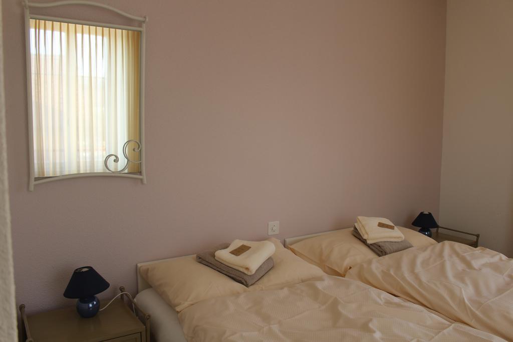 Hotel De La Gare Yvonand Kamer foto